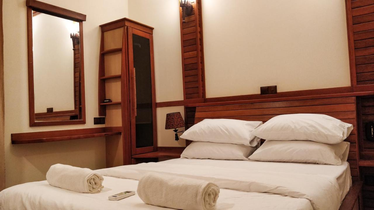 Akiri Surf Retreat Hotel Thulusdhoo Exterior photo